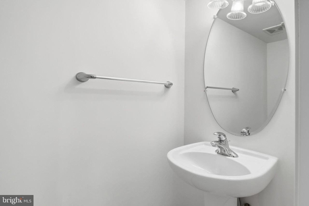 21770 Ladyslipper Sq - Photo 3 of 25