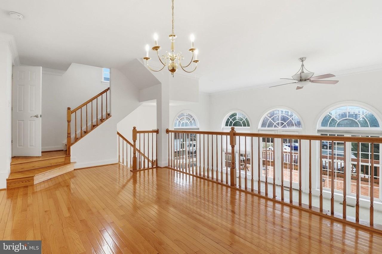 21770 Ladyslipper Sq - Photo 4 of 25