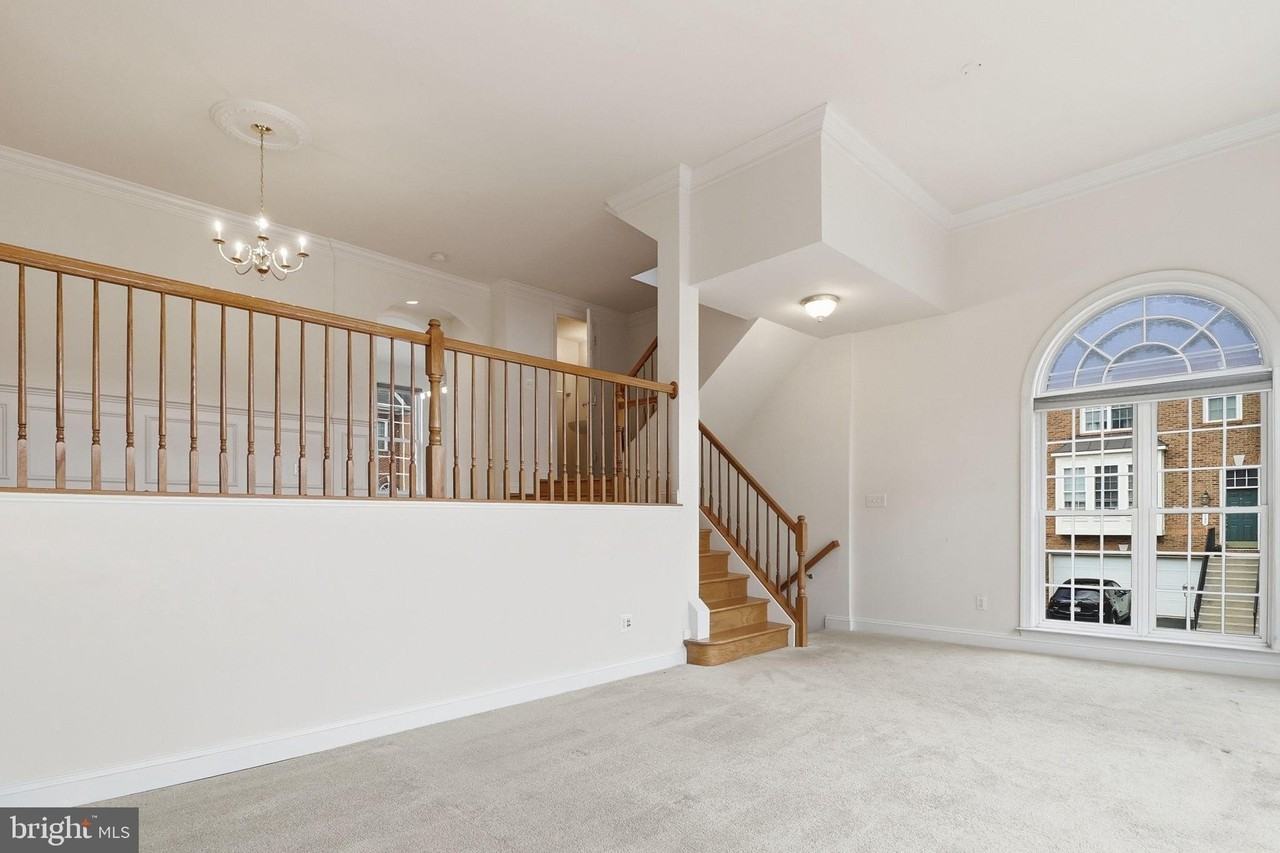 21770 Ladyslipper Sq - Photo 5 of 25