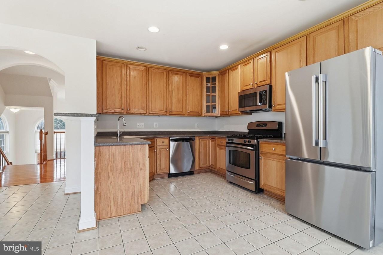 21770 Ladyslipper Sq - Photo 7 of 25