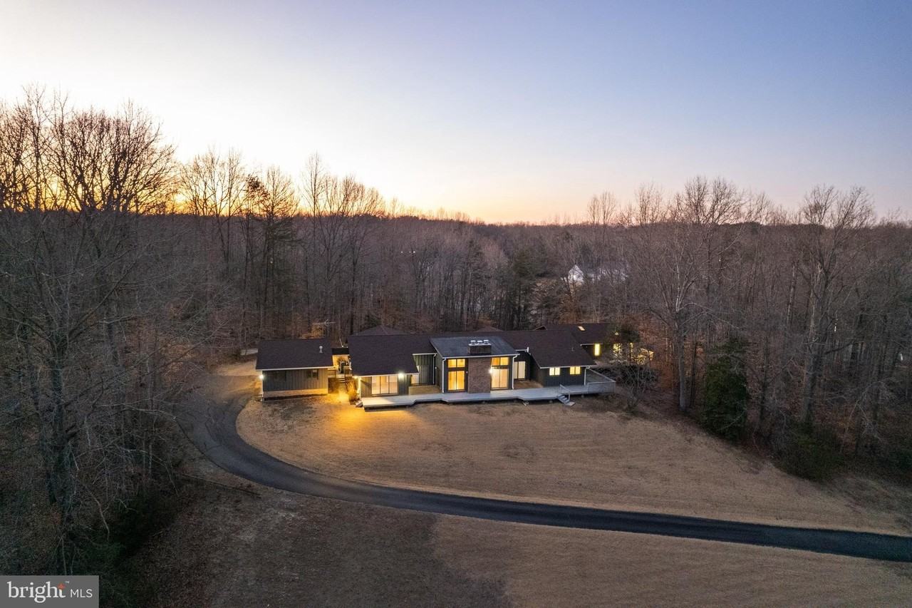 20 Cessna Ln - Photo 3 of 49