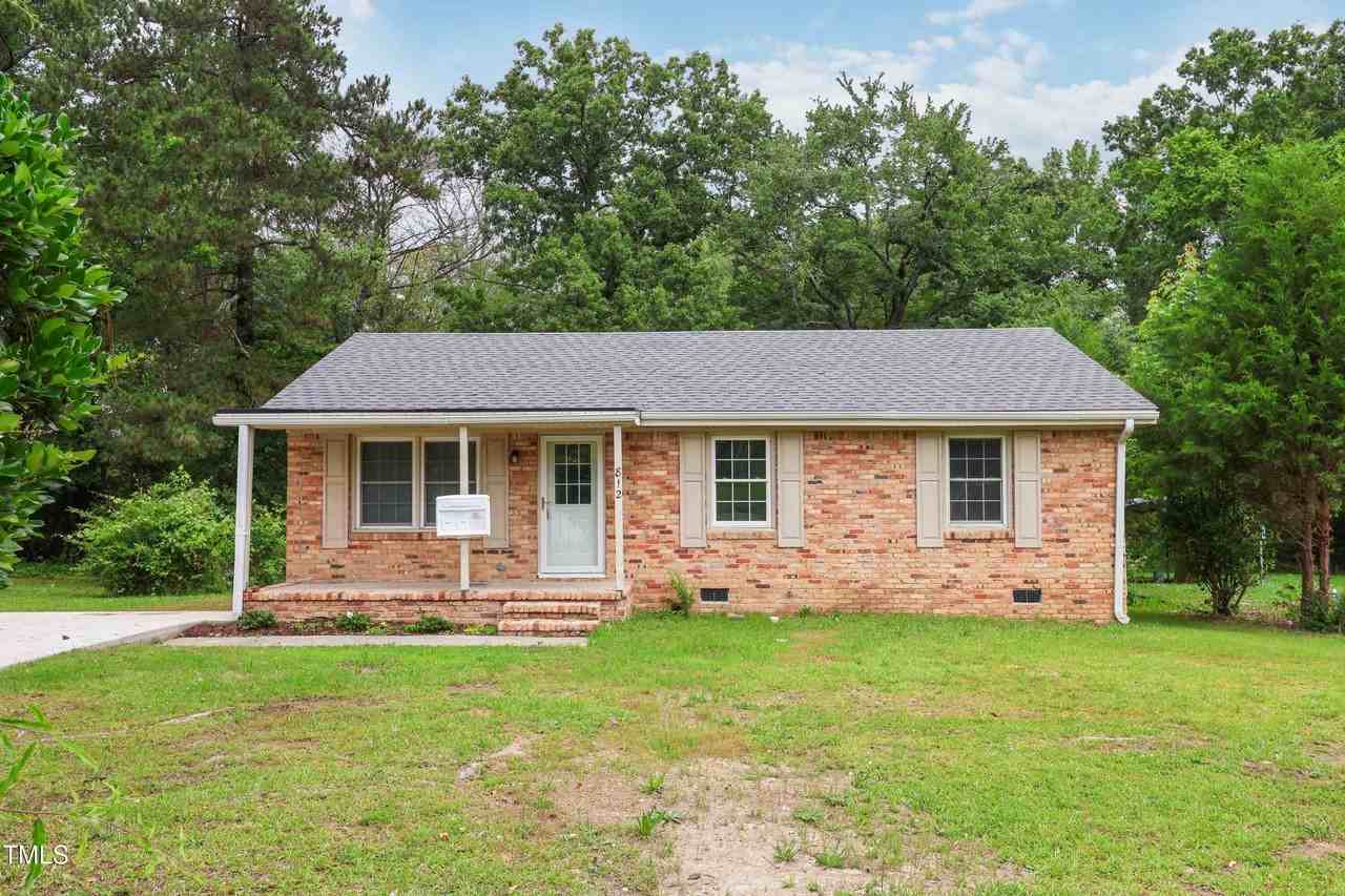 812 Lincoln Dr - Photo 2 of 11