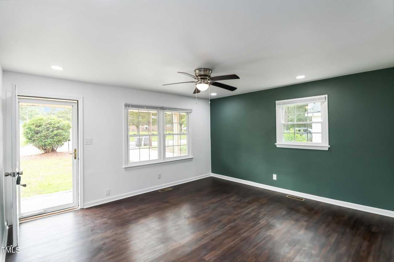 812 Lincoln Dr - Photo 3 of 11