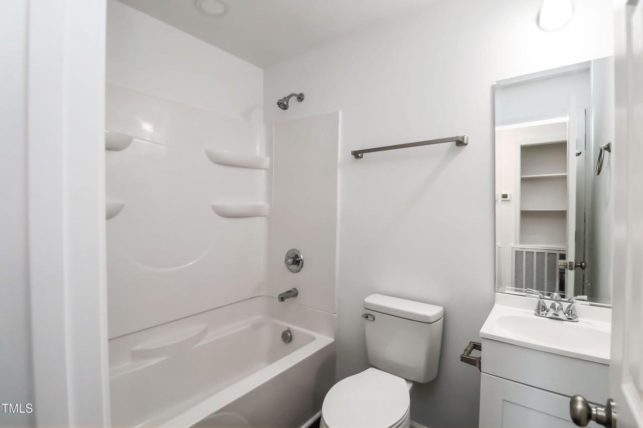 812 Lincoln Dr - Photo 6 of 11