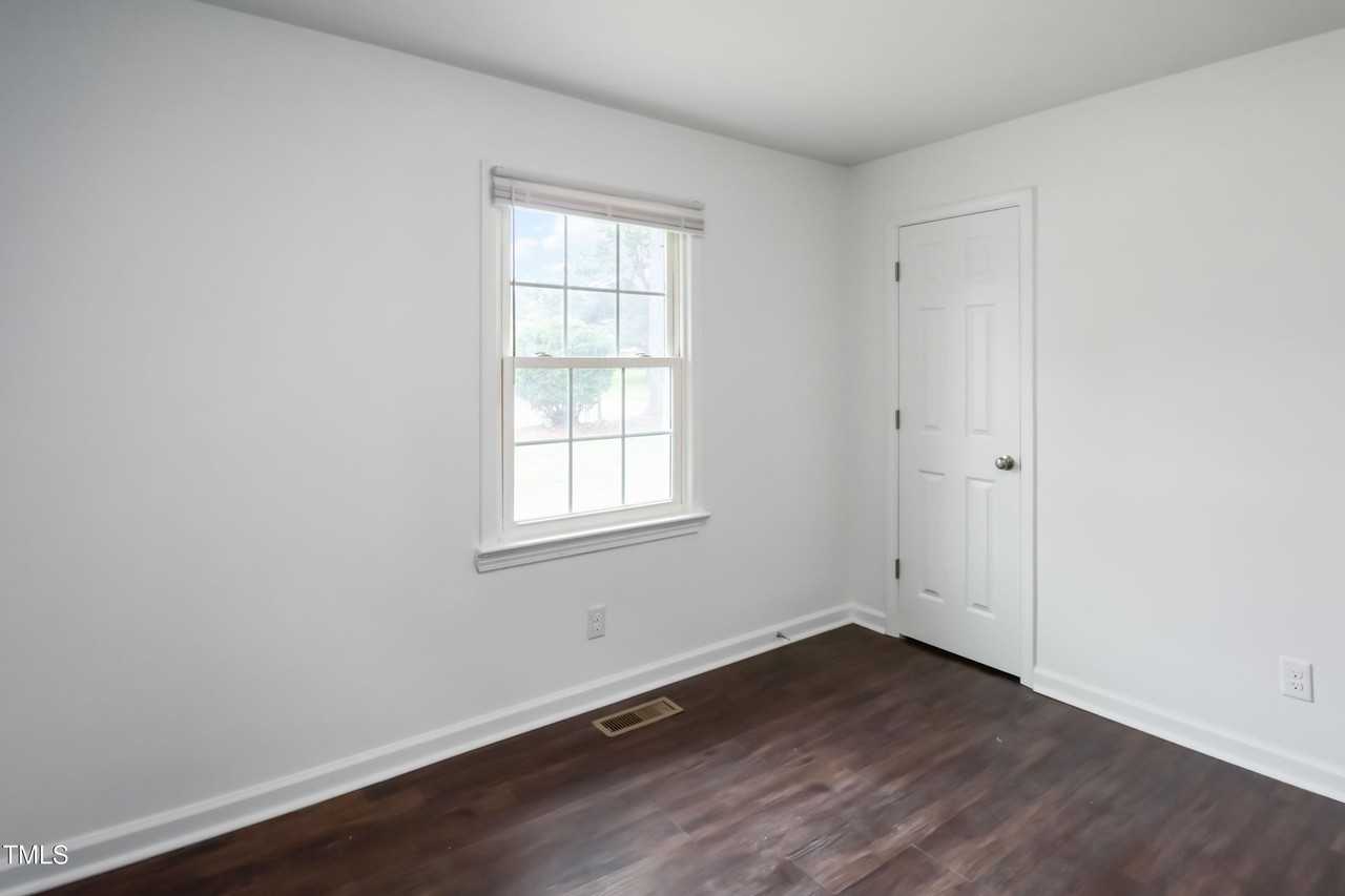 812 Lincoln Dr - Photo 7 of 11