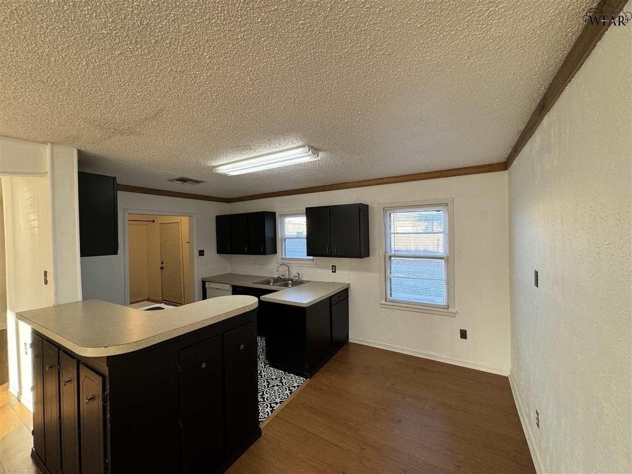 4007 Gossett Dr - Photo 3 of 12