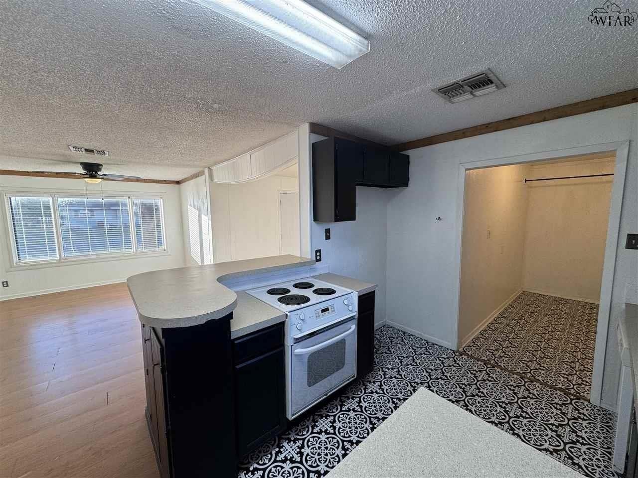 4007 Gossett Dr - Photo 4 of 12