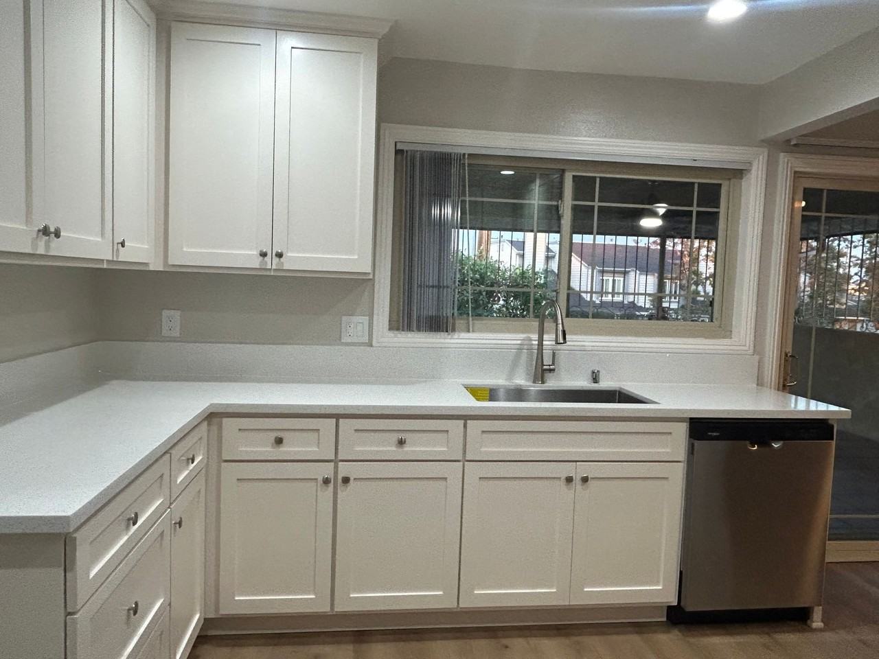 11702 Lakewood Blvd. Downey, 2 Car Garage, Central Air/Heat and in Unit Laundry! - Photo 2 of 23