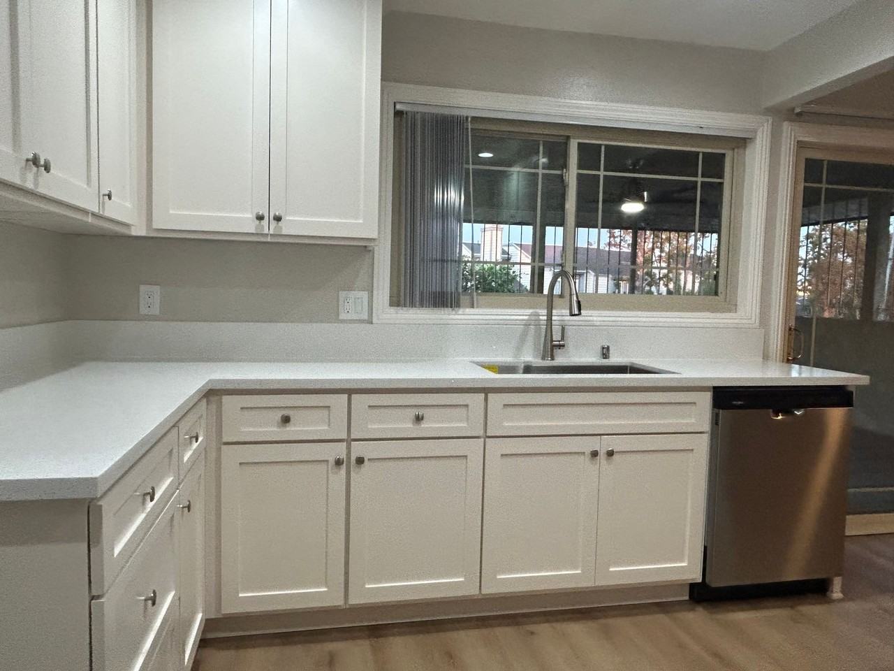 11702 Lakewood Blvd. Downey, 2 Car Garage, Central Air/Heat and in Unit Laundry! - Photo 3 of 23