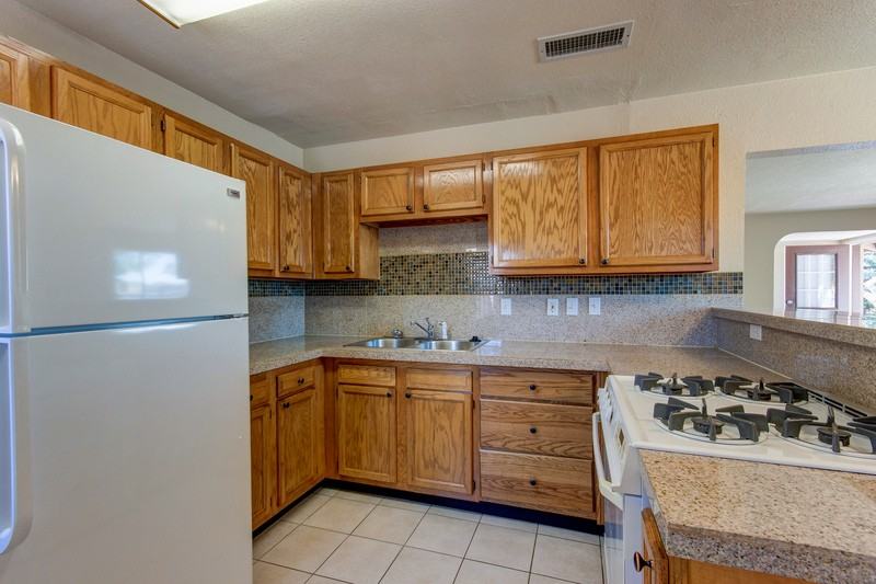 3034 W Lawrence Ln - Photo 2 of 14