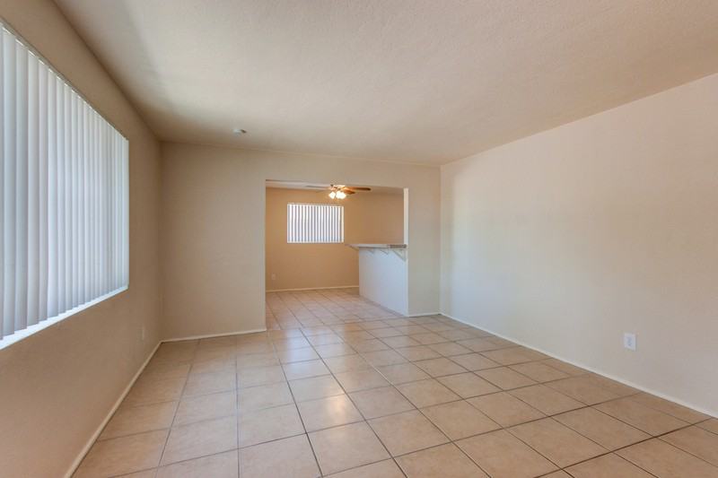 3034 W Lawrence Ln - Photo 6 of 14