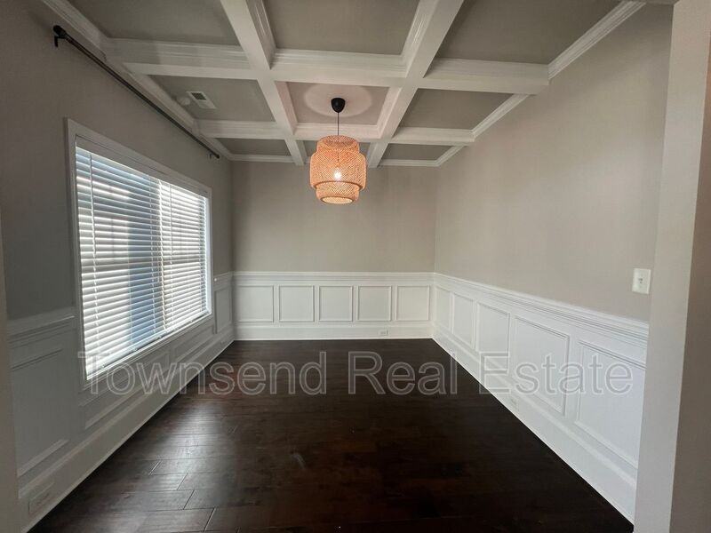 3233 Northgate Dr - Photo 3 of 31