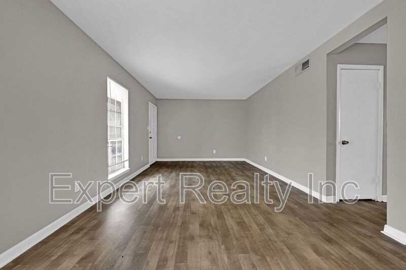 3221 Avenue S #A - Photo 3 of 12