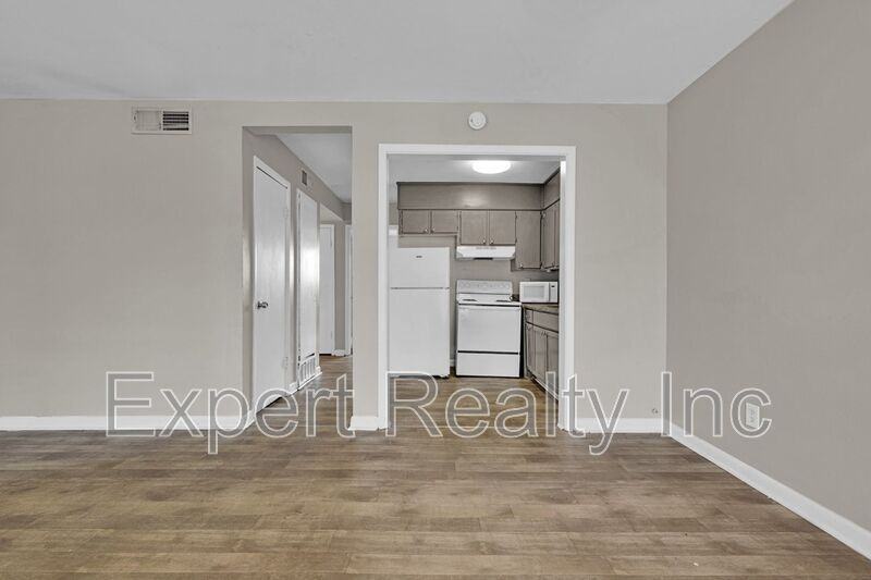 3221 Avenue S #A - Photo 4 of 12