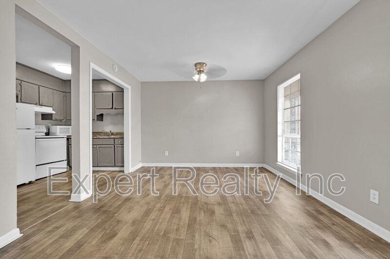 3221 Avenue S #A - Photo 5 of 12