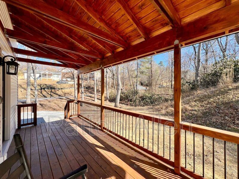 305 Glenn Bridge Rd - Photo 2 of 27