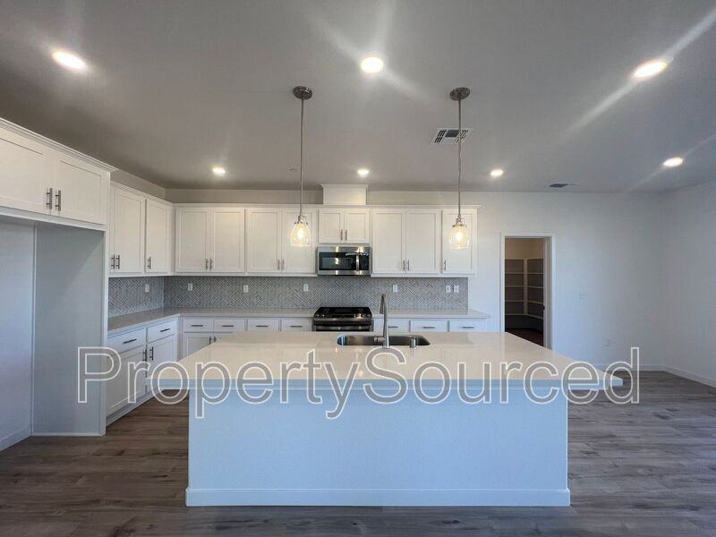 1029 Pipit St - Photo 6 of 36