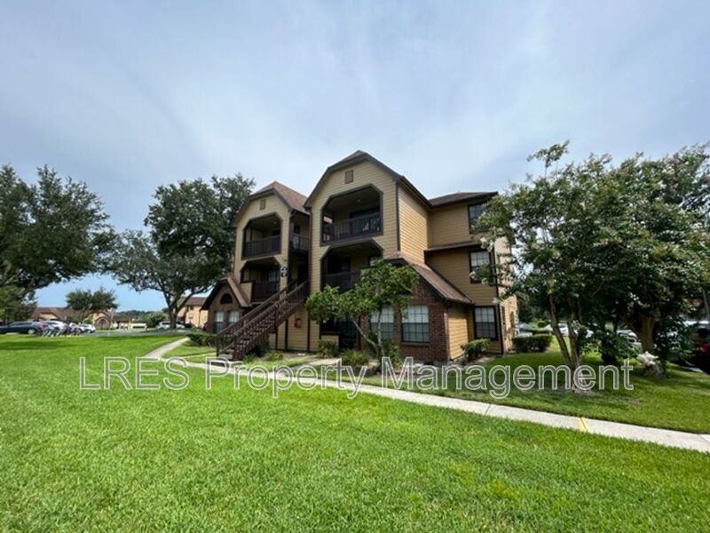 380 Lakepointe Dr #203 - Photo 2 of 44