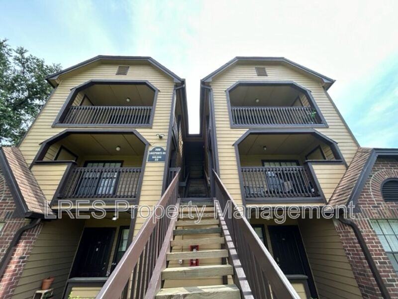 380 Lakepointe Dr #203 - Photo 3 of 44