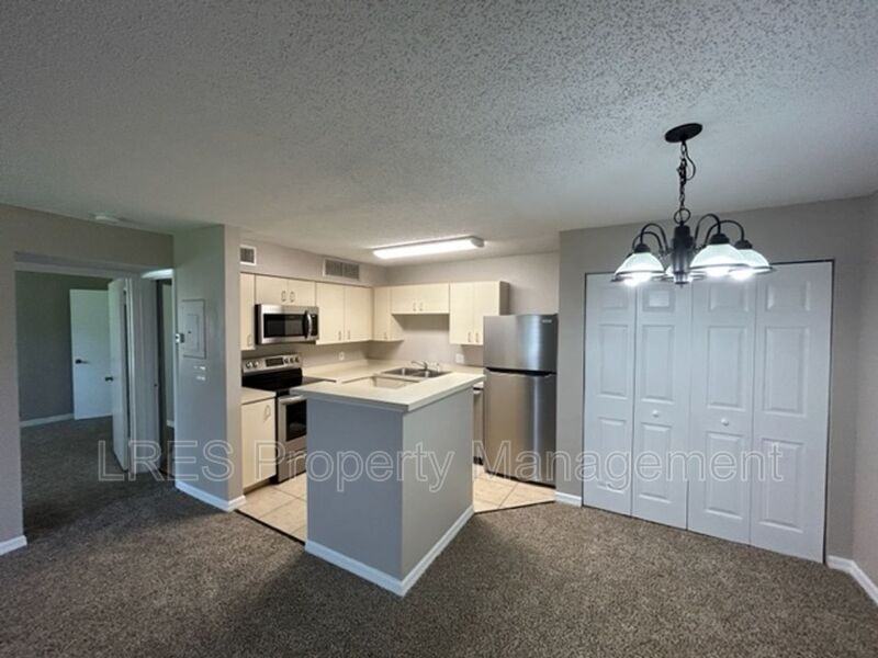 380 Lakepointe Dr #203 - Photo 7 of 44