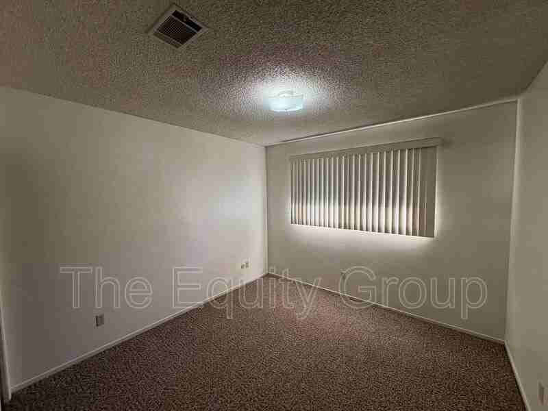 512 Kaweah St #B - Photo 2 of 16