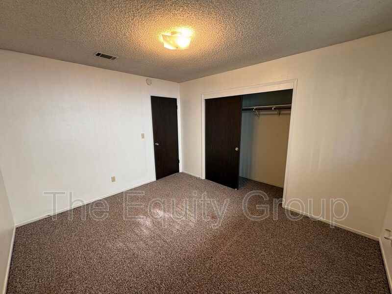 512 Kaweah St #B - Photo 6 of 16