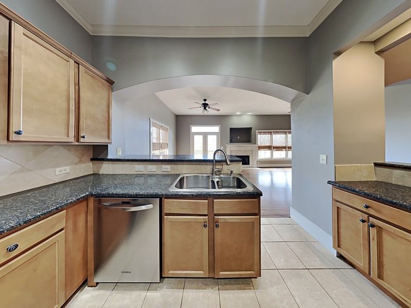 2088 Eagle Ridge Dr - Photo 4 of 21