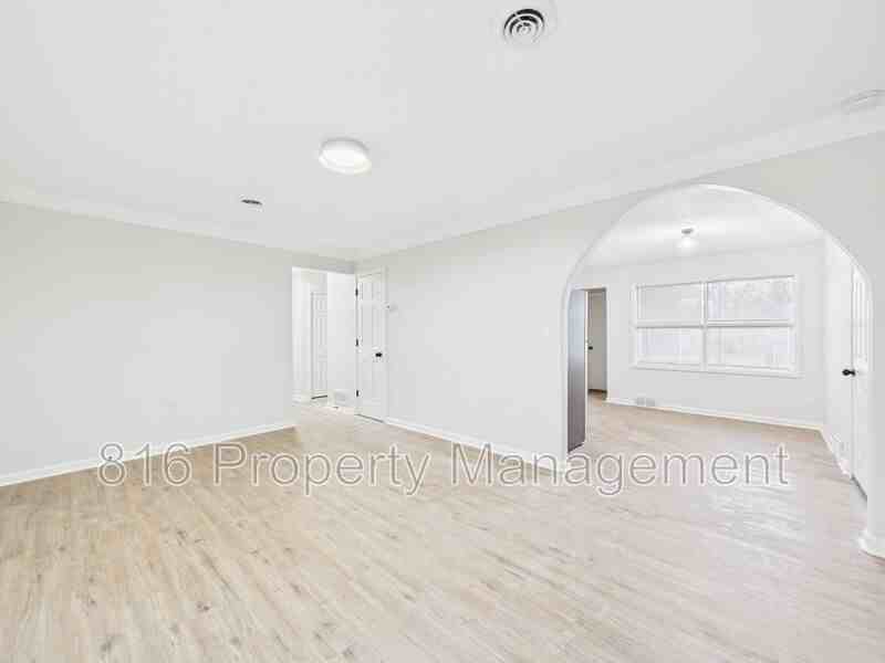 11211 Corrington Ave - Photo 3 of 28