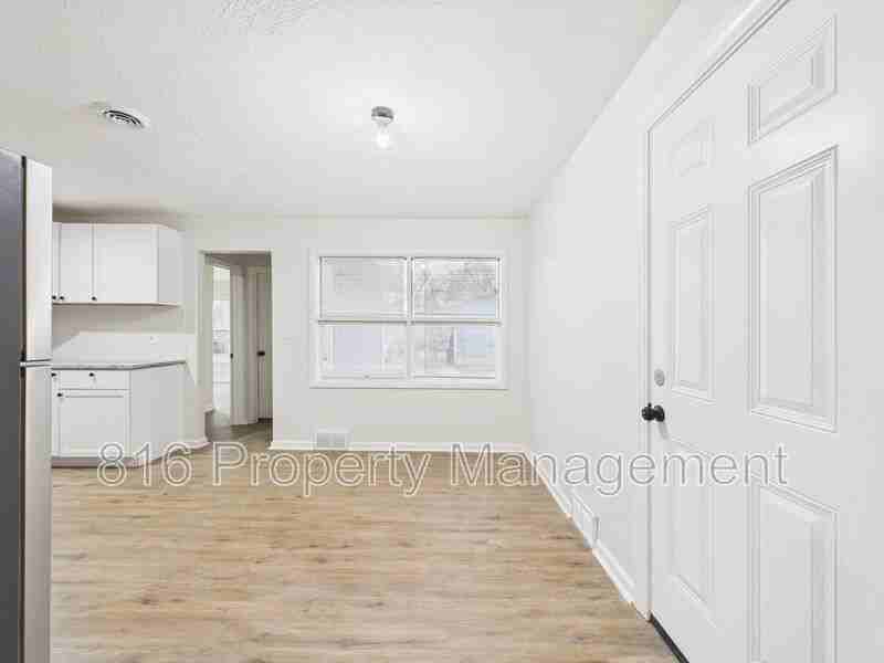 11211 Corrington Ave - Photo 5 of 28