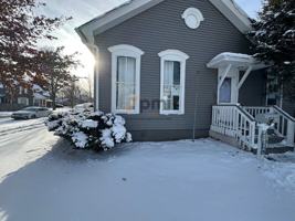 featured image of 912 Chicago St