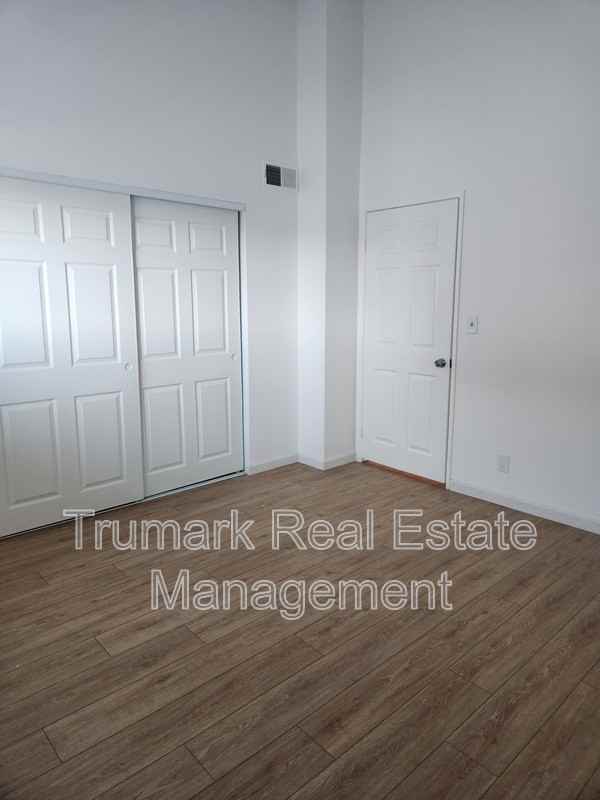 1122 E Elk Ave #111 - Photo 6 of 19