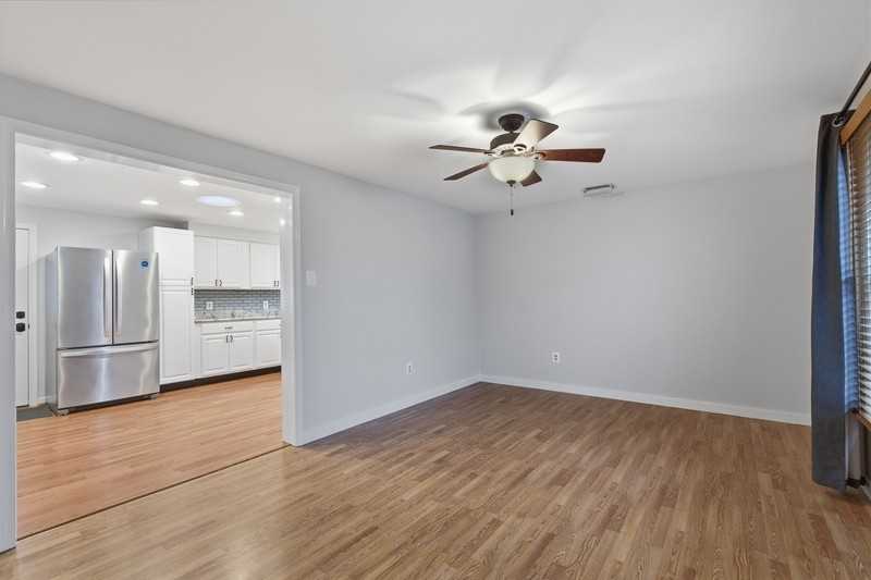 408 Salisbury Rd - Photo 3 of 17