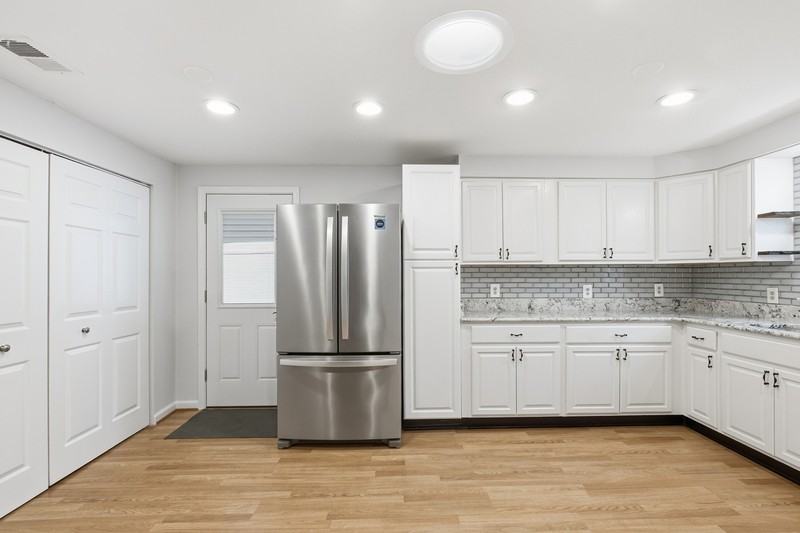 408 Salisbury Rd - Photo 4 of 17