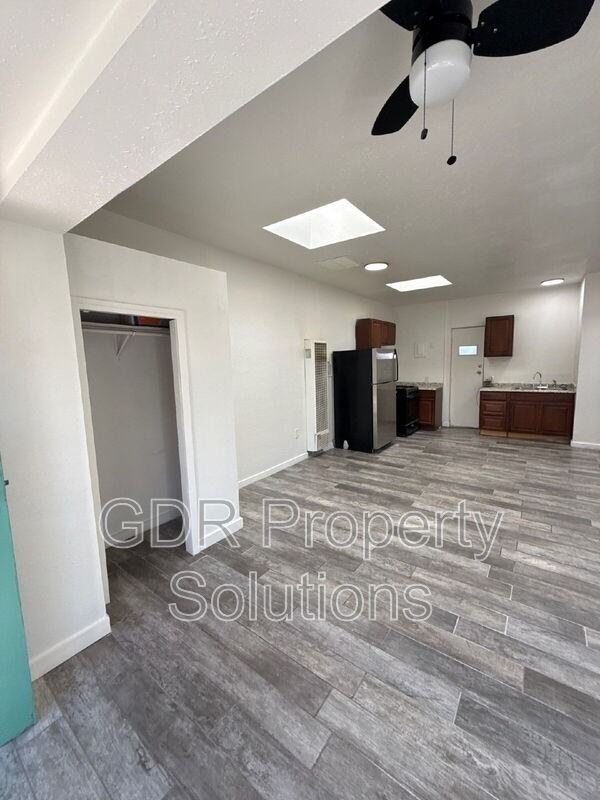 3209 Burton Ave Se #3211 - Photo 7 of 11