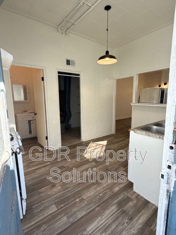 3209 Burton Ave Se - Photo 4 of 16