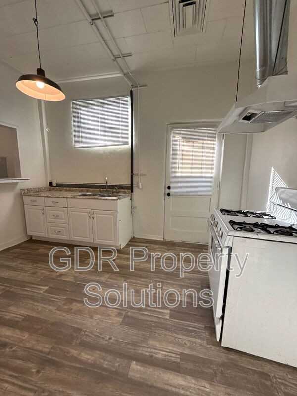 3209 Burton Ave Se - Photo 6 of 16