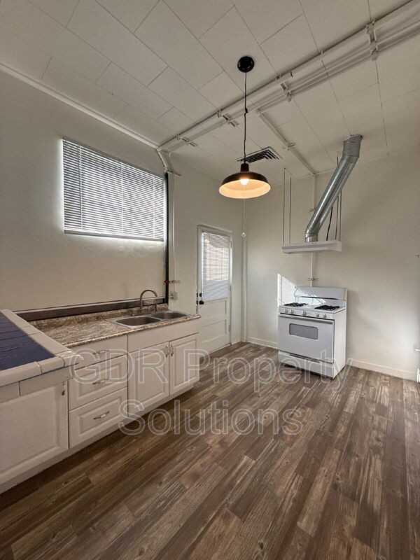 3209 Burton Ave Se - Photo 7 of 16