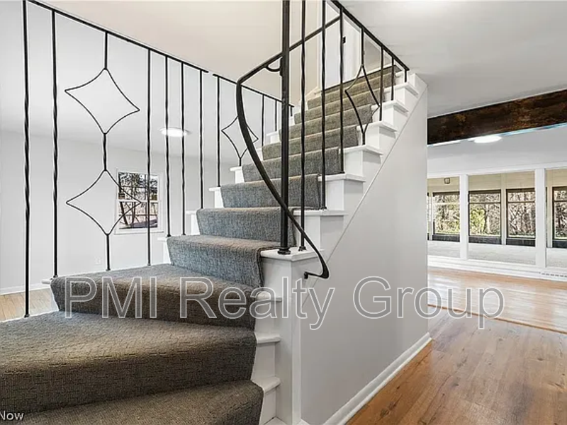 607 Castle Blvd - Photo 4 of 16