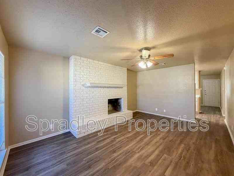 3701B Ivanhoe Dr - Photo 2 of 13