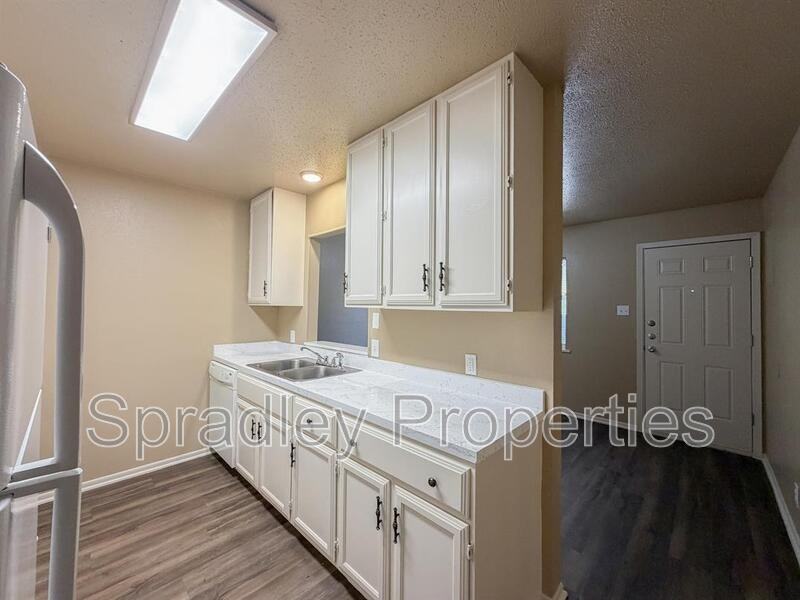 3701B Ivanhoe Dr - Photo 4 of 13