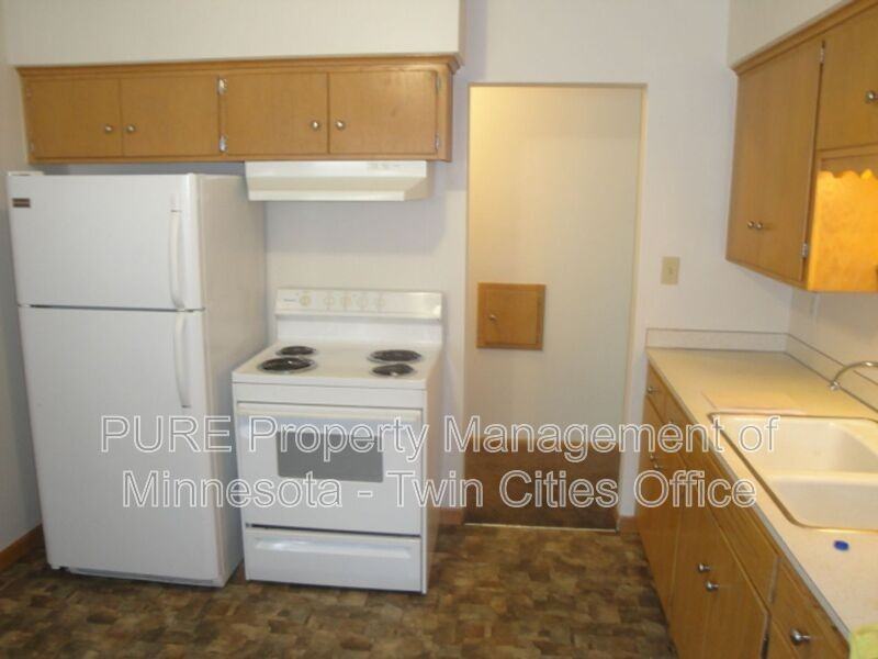 656 Iowa Ave W - Photo 3 of 9