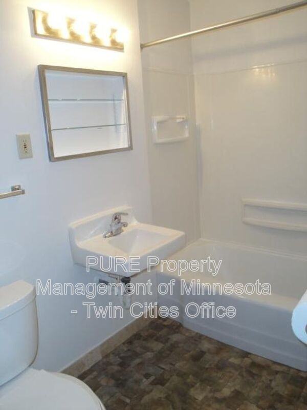 656 Iowa Ave W - Photo 4 of 9