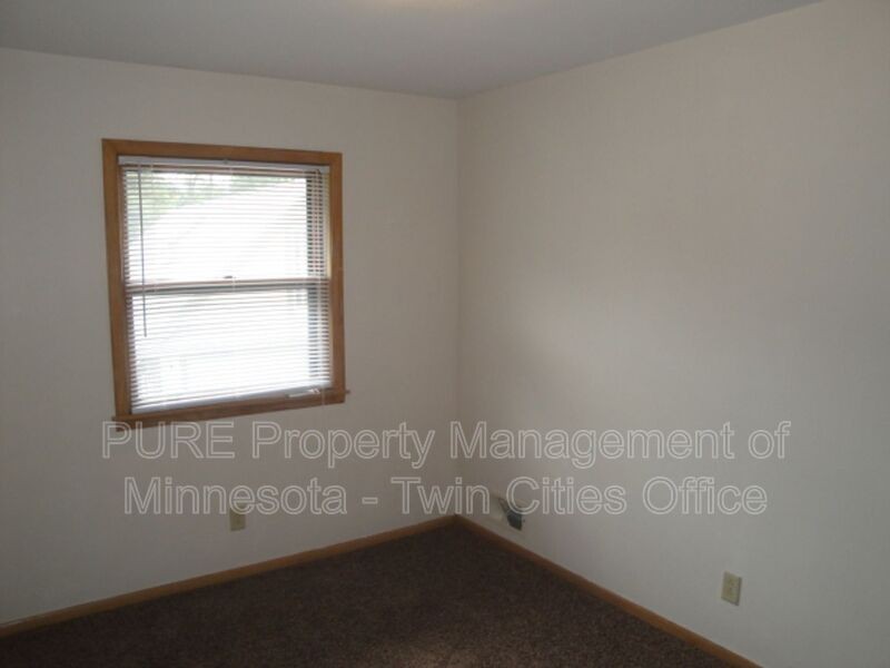 656 Iowa Ave W - Photo 5 of 9