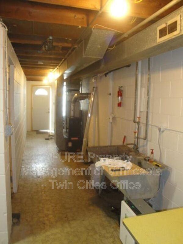 656 Iowa Ave W - Photo 7 of 9
