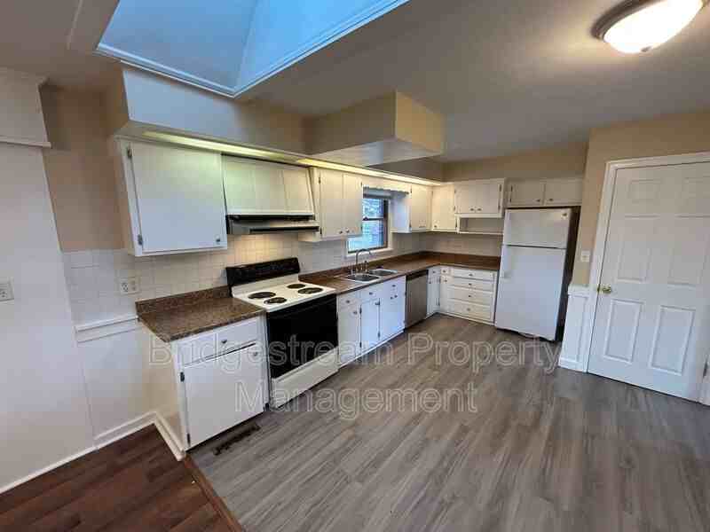 7541 Mintwood Ave - Photo 4 of 16