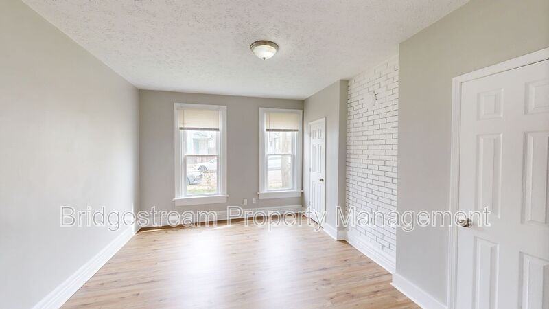 239 Fillmore St - Photo 3 of 10