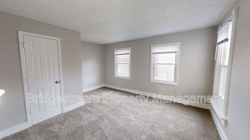 239 Fillmore St - Photo 7 of 10