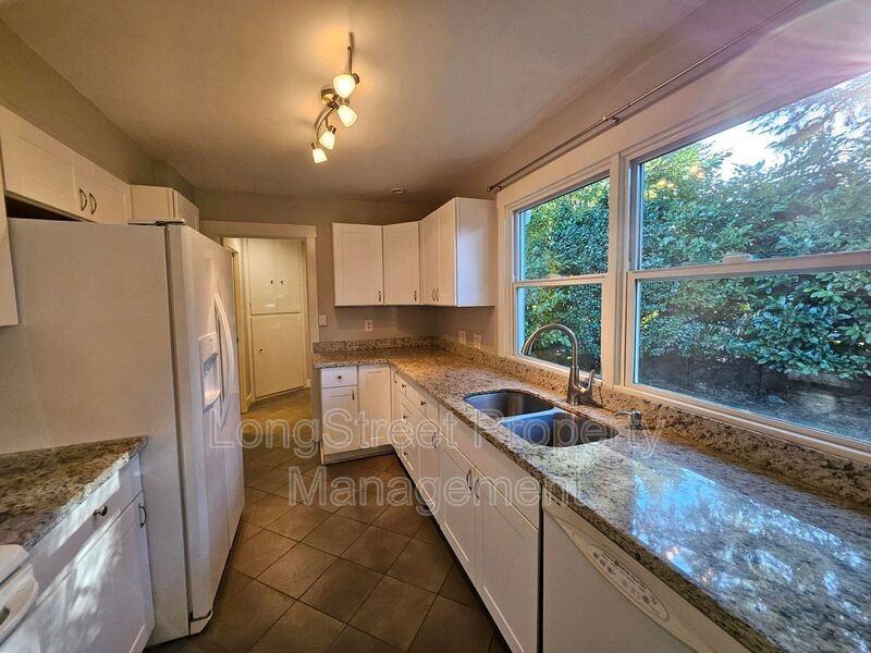 11870 Sw Park Way - Photo 6 of 29