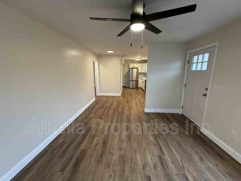 1101 N Wilcox Dr - Photo 4 of 19