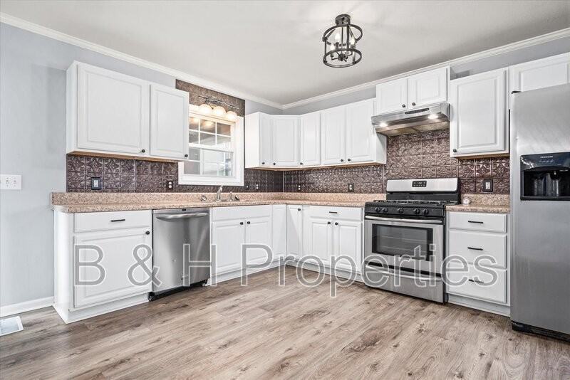 3723 Spurgeon Dr - Photo 3 of 25